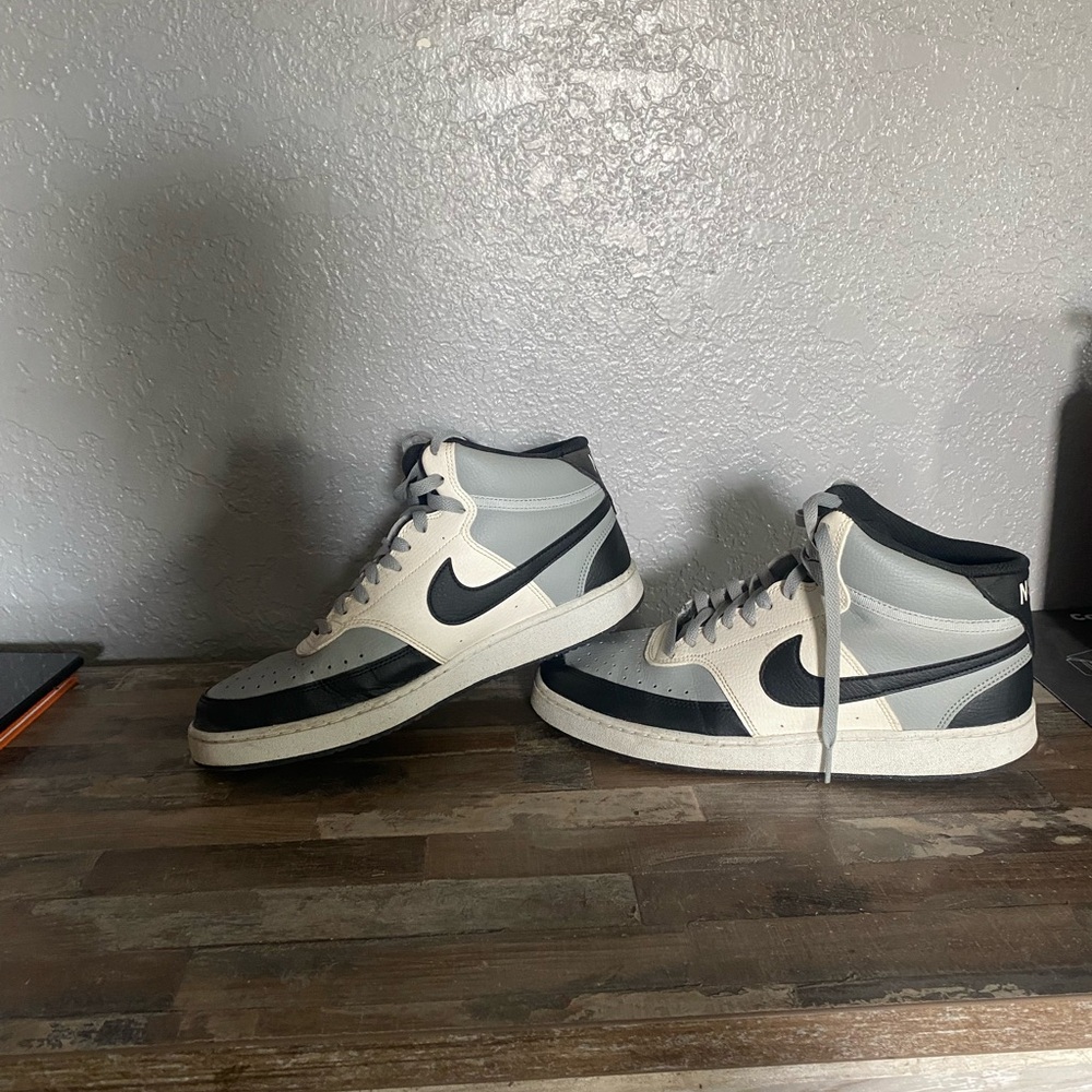 Nike Men's Black and White High-Top Sneakers